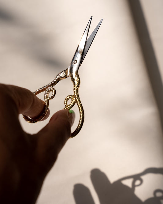 Ouroboros Scissors