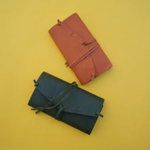 Load image into Gallery viewer, Italian Leather Traveller&#39;s Folder
